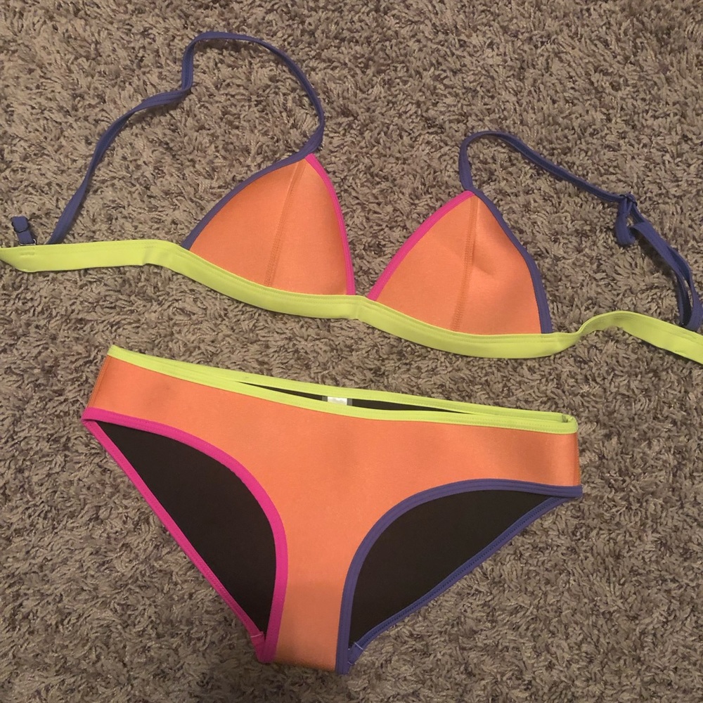 triangl bathing suit size:S
